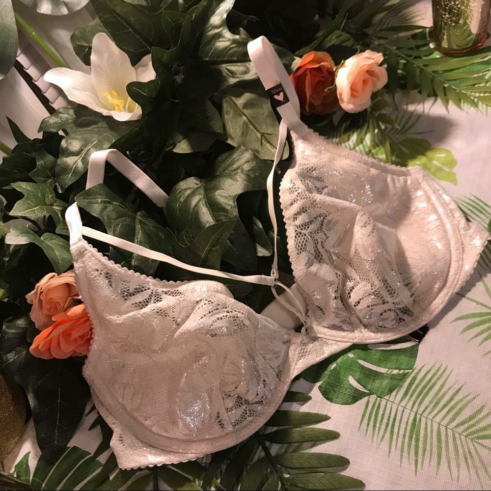 Victoria’s Secret - Very Sexy Unlined Plunge 32DD